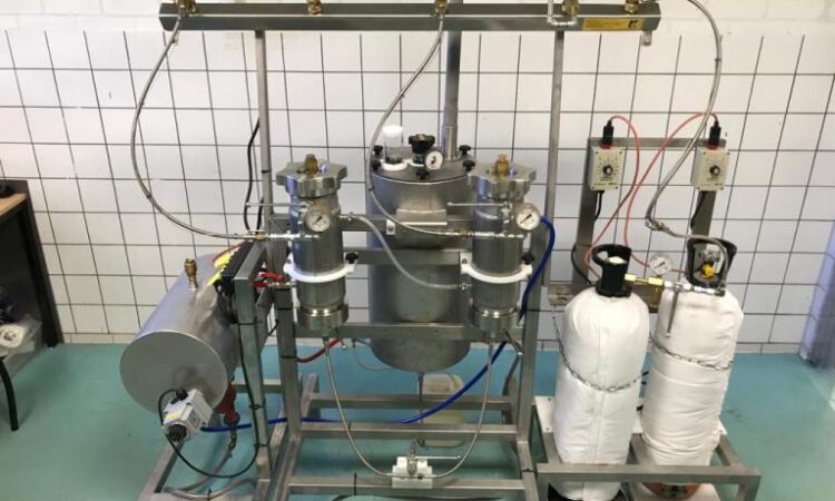 Supercritical CO2 extraction system